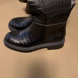 Zara Black Textured Leather Boots